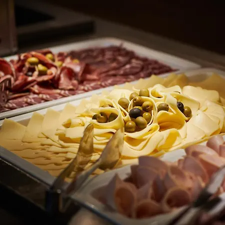 アドリア ホテル 4*