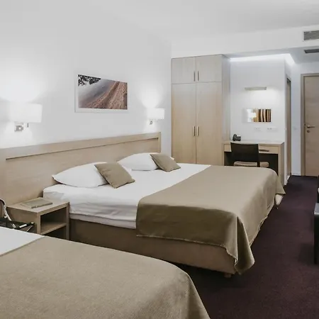 Adria 4*