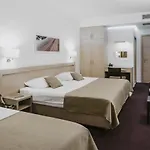 Adria 4*
