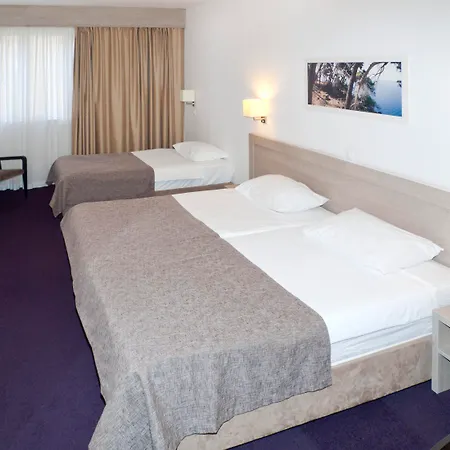 Adria 4*