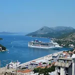Ξενοδοχείο Adria 4*